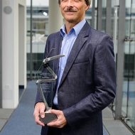 Bernd Edler is delighted by the IMTC’s recognition. ©Fraunhofer IIS/Valentin Schilling