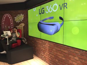 Vorführung der LG 360 VR am LG Stand