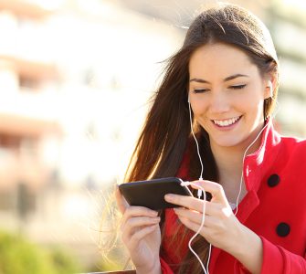 xHE-AAC © Fotolia / Antonioguillem