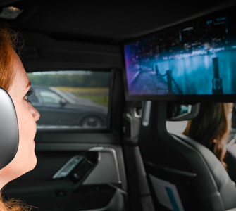 Cingo im Rear-Seat-Entertainment